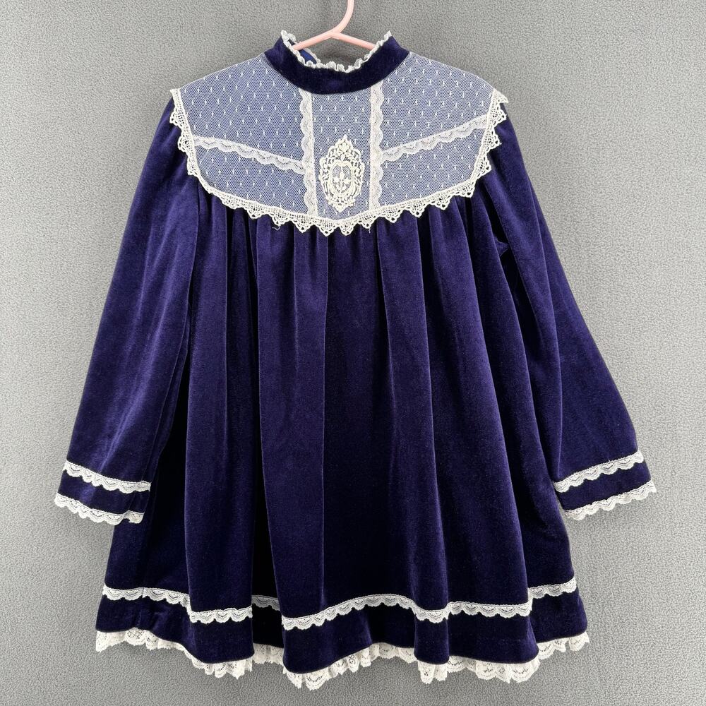 Vintage Prettyโ as a Picture Velvet and Lace Little Girls Dress 6X Purple White